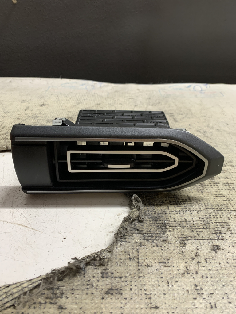 Grila ventilație dreapta Dacia Sandero 3 1.0 Benzina 2022, 678604065R