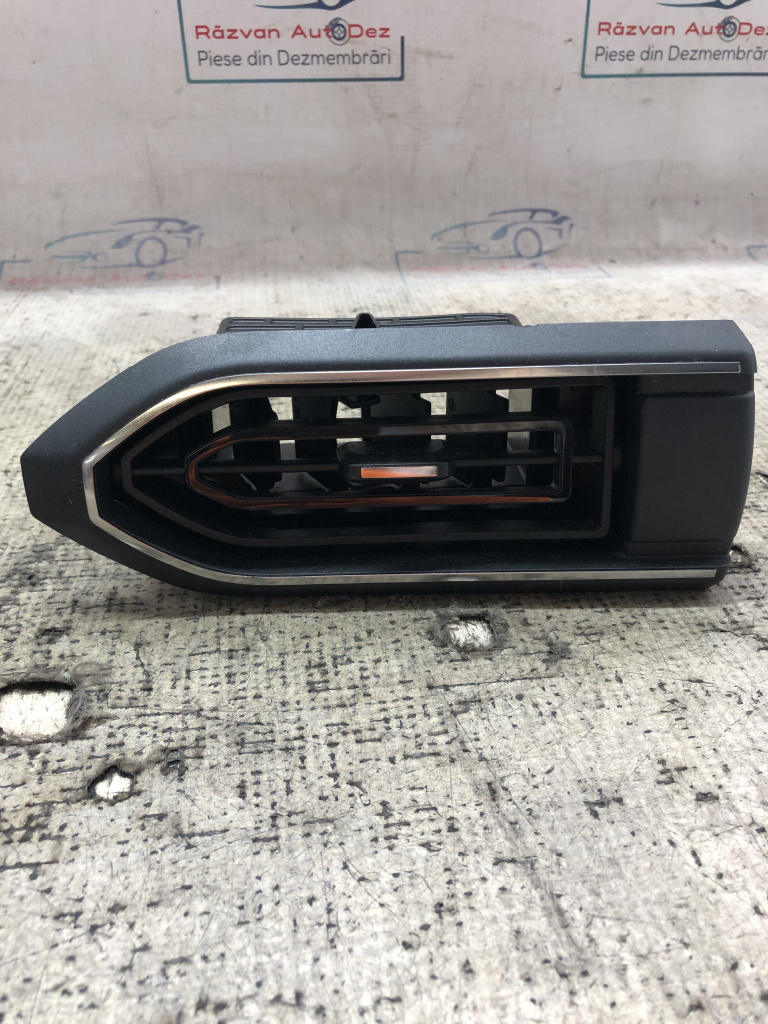 Grila ventilație dreapta Dacia Sandero 3 Stepway 1.0 Benzina 2022, 687605381R