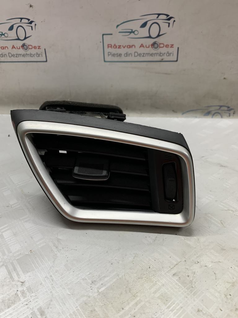 Grila ventilație dreapta Nissan Qashqai 1.2 Benzina 2014, -