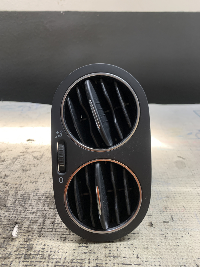 Grila ventilație dreapta Volkswagen Golf 6 Plus 1.6 Motorina 2010, -