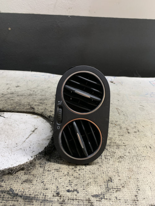 Grila ventilație dreapta Volkswagen Golf 6 Plus 1.6 Motorina 2010, -