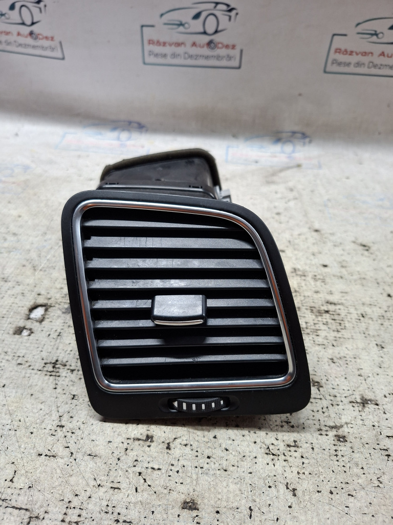 Grila ventilație dreapta Volkswagen Sharan 2.0 Motorina 2012, 7N0819704D