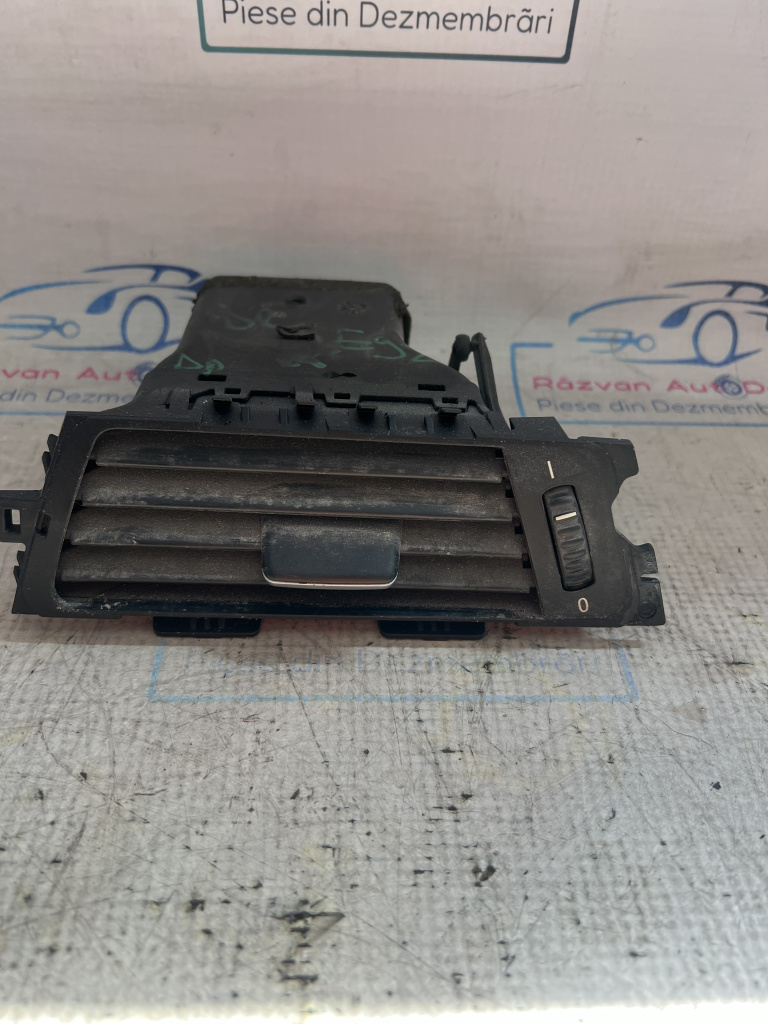 Grila ventilație stânga BMW Seria 3 E92 2009