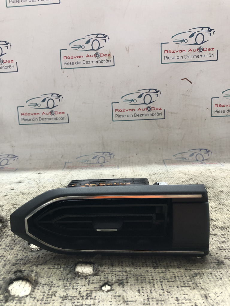 Grila ventilație stânga Dacia Sandero 3 Stepway 1.0 Benzina 2022, 687619124R