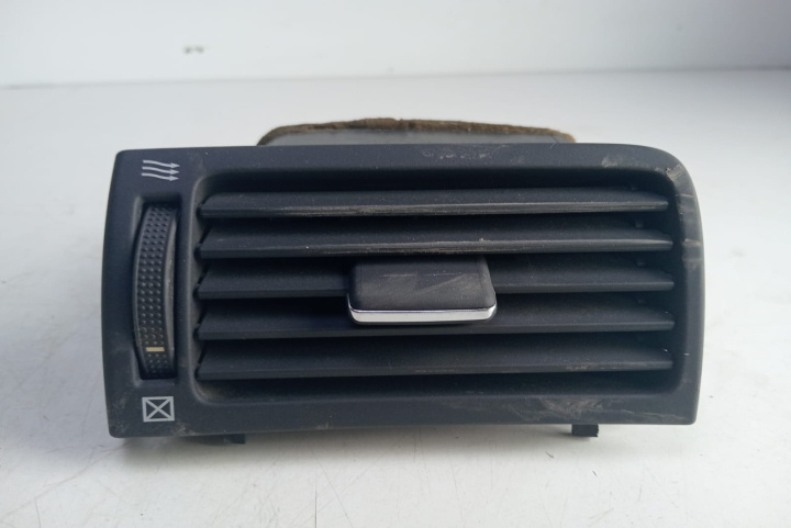 Grila ventilație stânga față Toyota Avensis 2 T25 [2002 - 2006]