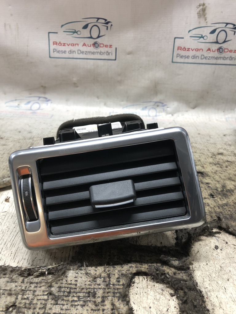 Grila ventilație stânga Land Rover Discovery 2.0 Motorina 2017