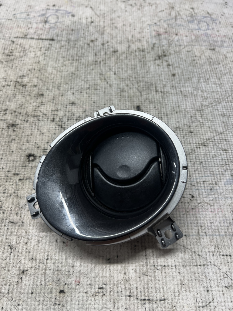 Grila ventilație stânga Nissan Juke 2014
