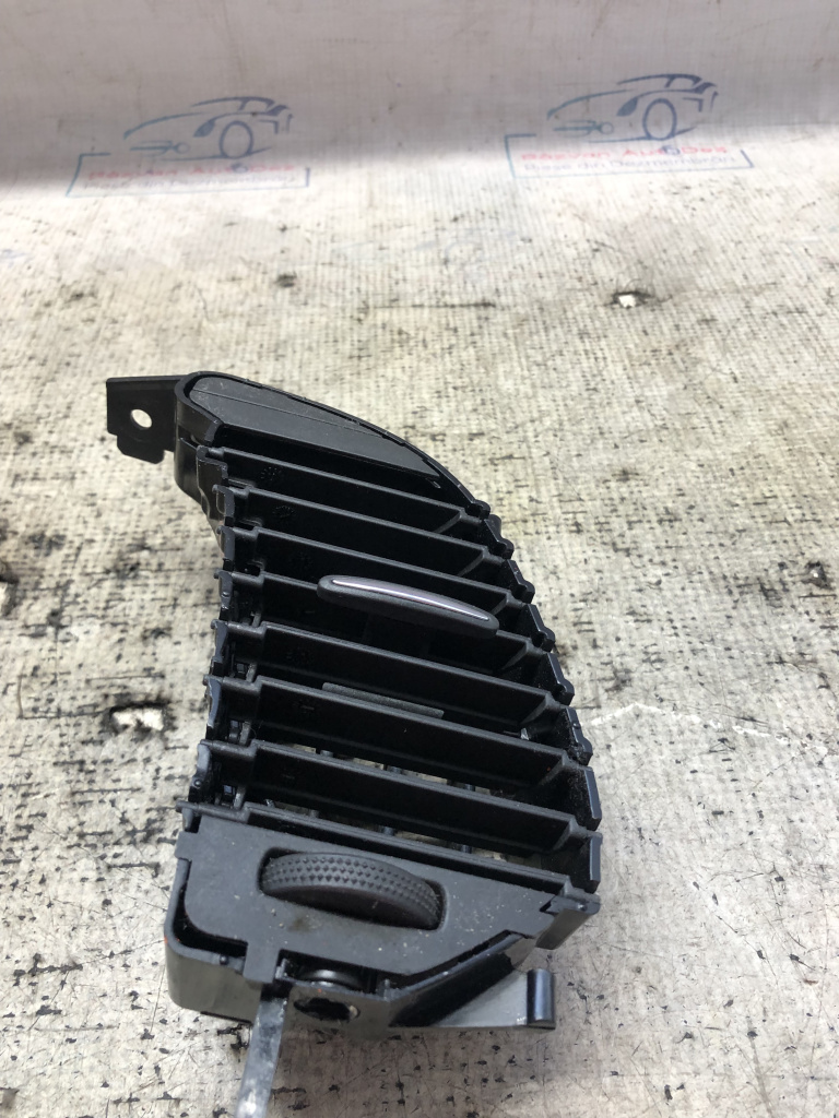 Grila ventilație stânga Renault Captur 1.5 Motorina 2015