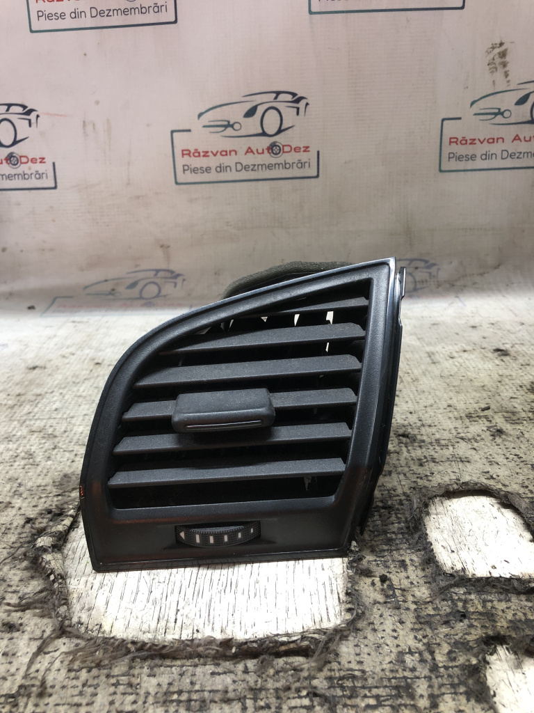 Grila ventilație stânga Skoda Fabia 3 1.0 Benzina 2015