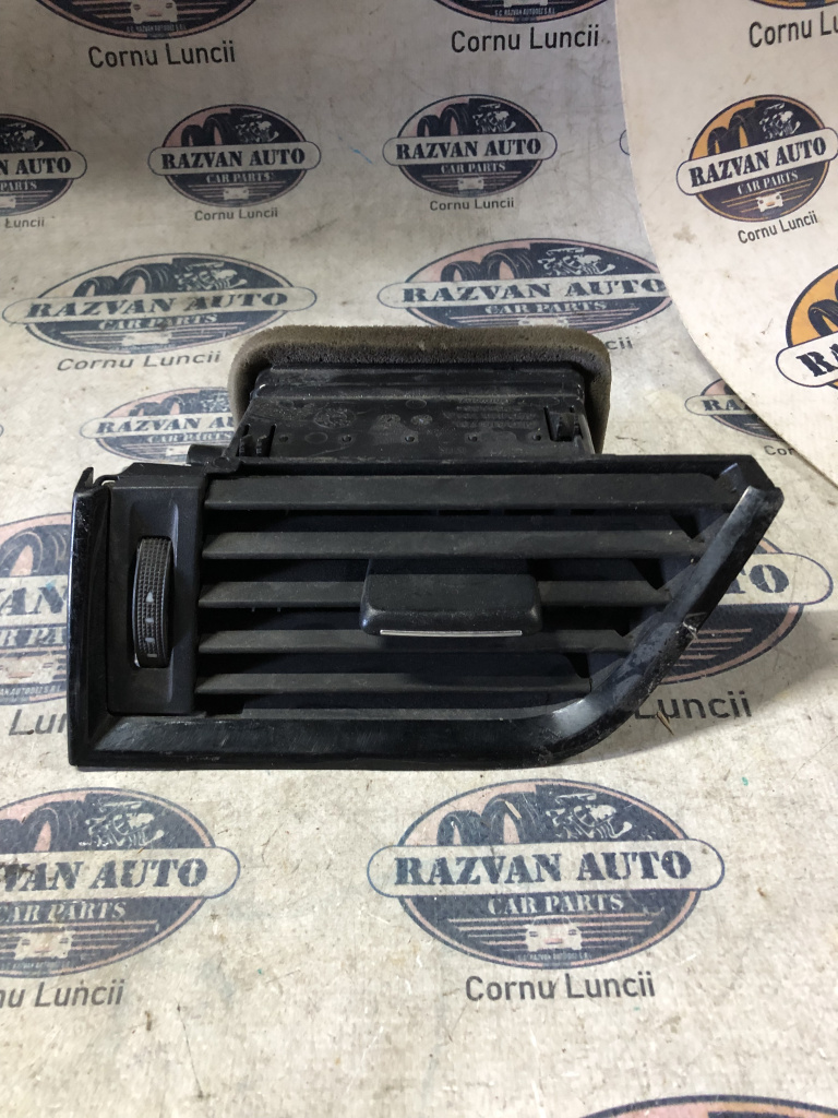 Grila ventilație stânga Skoda Octavia 3 2014