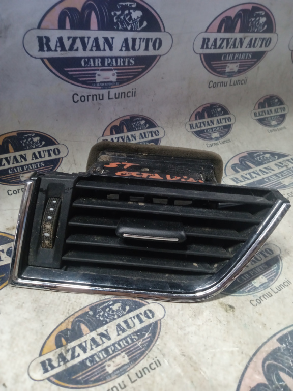 Grila ventilație stânga Skoda Octavia 3 2015