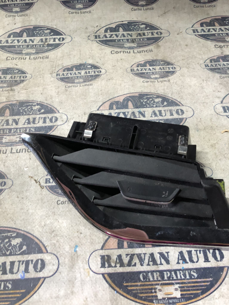 Grila ventilație stânga Skoda Octavia 4 2020