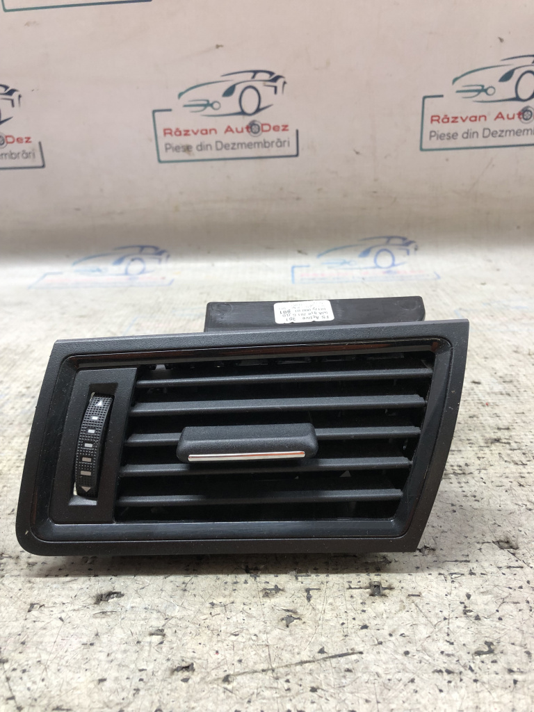 Grila ventilație stânga Skoda RAPID 1.4 Motorina 2015, 5JA819701G