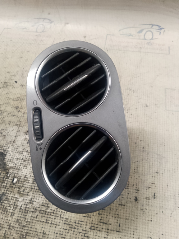 Grila ventilație stânga Volkswagen Tiguan 2008, 5M0819703L