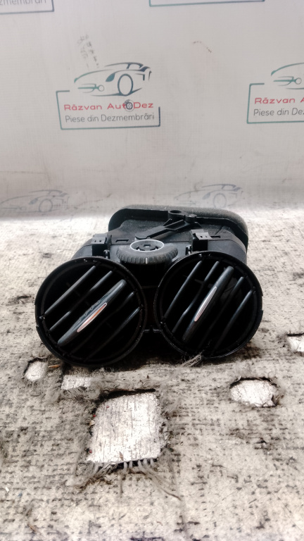 Grila ventilație stânga Volkswagen Tiguan 2011