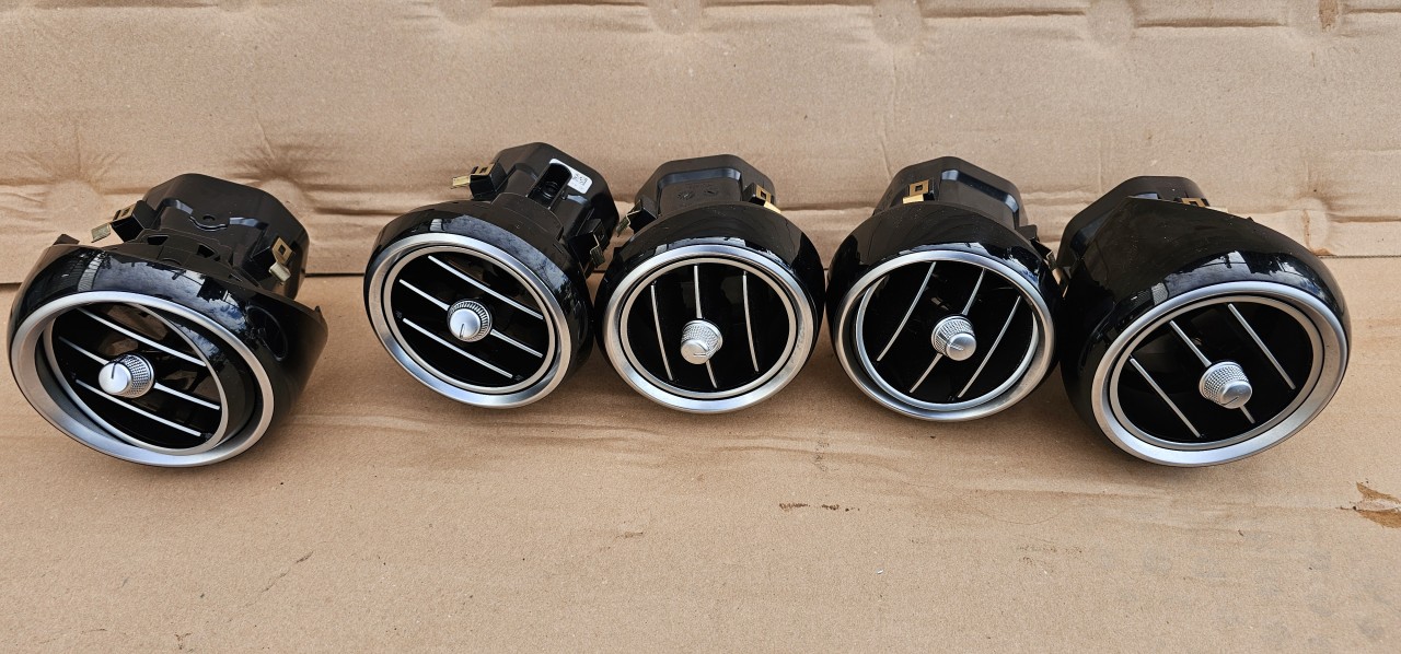 Grila ventilatie aer bord Mercedes GLC X253 2015 2016 2017 2018 2019