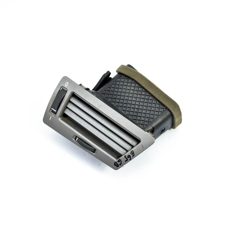 Grila Ventilatie Aer Din Bord BMW 5 (E60, E61) 2003 - 2010 6911242, 64226911242