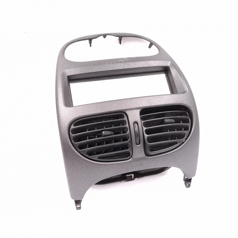 Grila Ventilatie Aer Din Bord Peugeot 206 1998-2013 1.4 I Kfw (Tu3Jp) Benzina Centru 9624663577, 9632109177, 9643007277, 9643007377, 9640691577, 9640404777, 9640404677, 9640404477