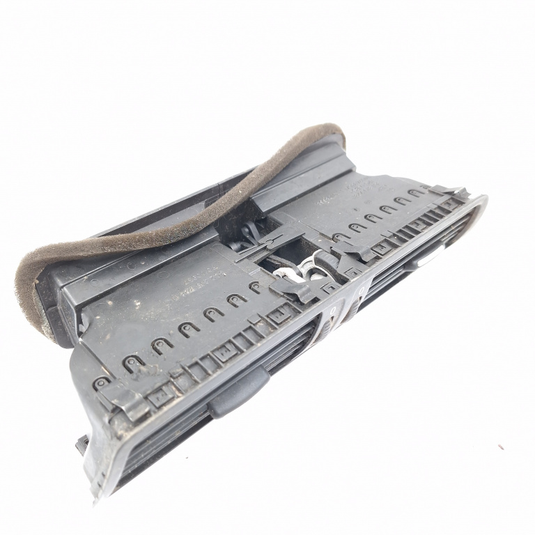 Grila Ventilatie Aer Din Bord Vw Passat B6 2005-2010 Centru 3C1819728E, 3C2819728D, P0110957, T002438611, P0108668, 5705002, 5705053