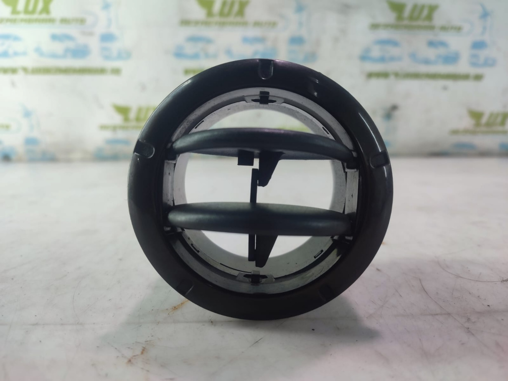 Grila ventilatie bord 687601987R Dacia Duster [2010 - 2013] 1.5 dci K9K898