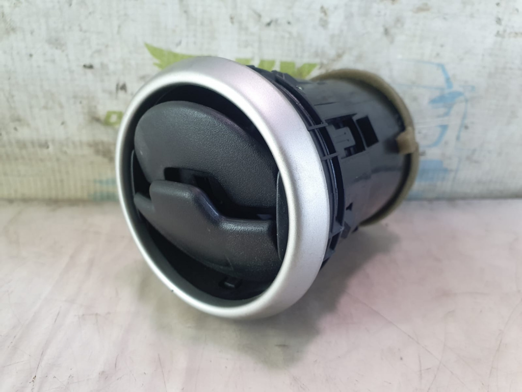 Grila ventilatie bord 68760jd10a Nissan Qashqai J10 [facelift] [2010 - 2014] 1.5 dci k9k430