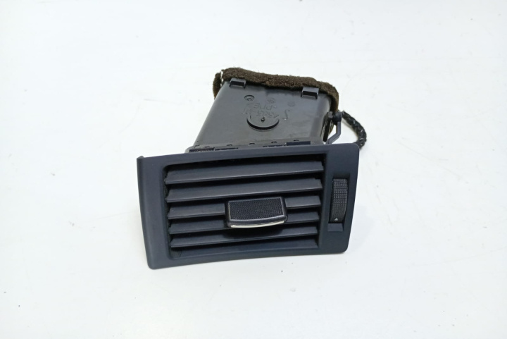 Grila ventilatie bord 8E0820901F Audi A4 B7 [2004 - 2008]