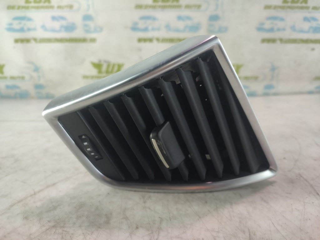Grila ventilatie bord 8R1820901F Audi Q5 8R [2008 - 2012] 2.0 tdi CGLB
