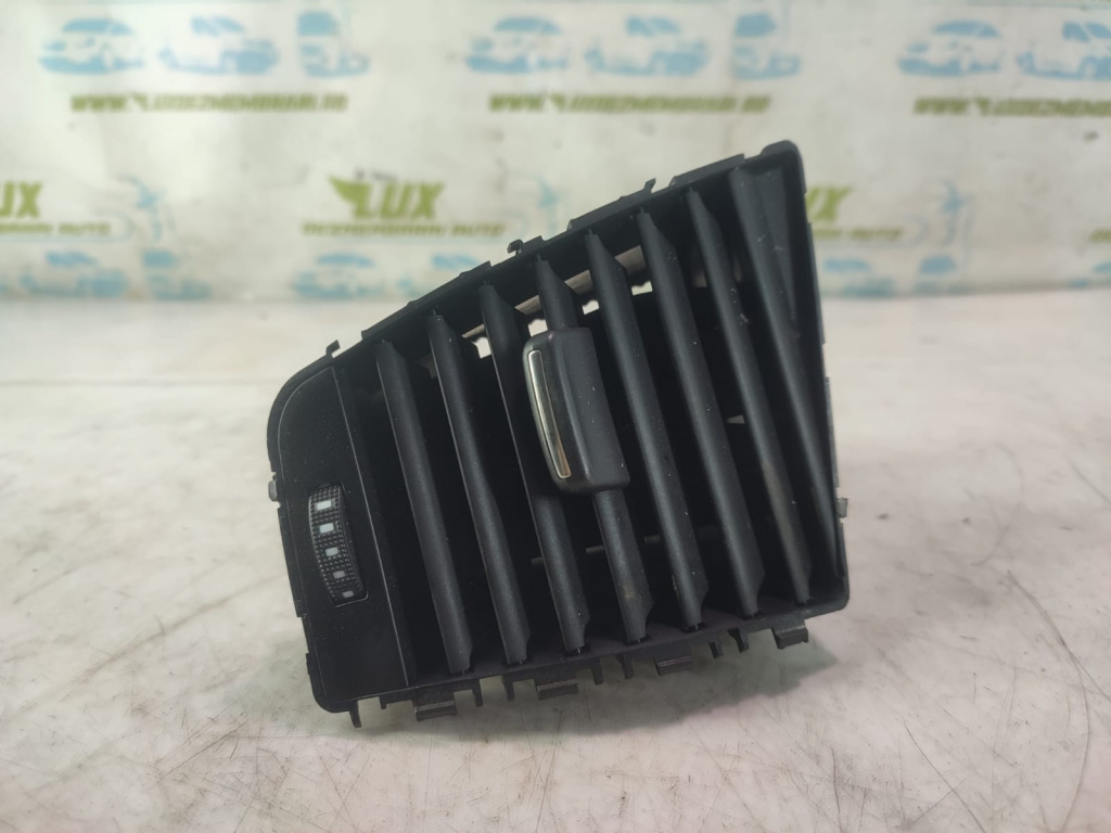 Grila ventilatie bord 8R1820902 Audi Q5 8R [2008 - 2012] 2.0 tdi CGLB