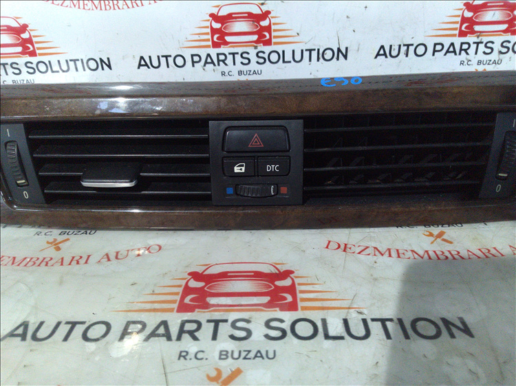 Grila ventilatie bord centrala BMW E 90 an fabr. 2009