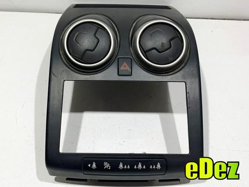 Grila ventilatie bord centrala cu buton avarie Nissan Qashqai facelift (2010-2013) [NJ10] P10381A771...