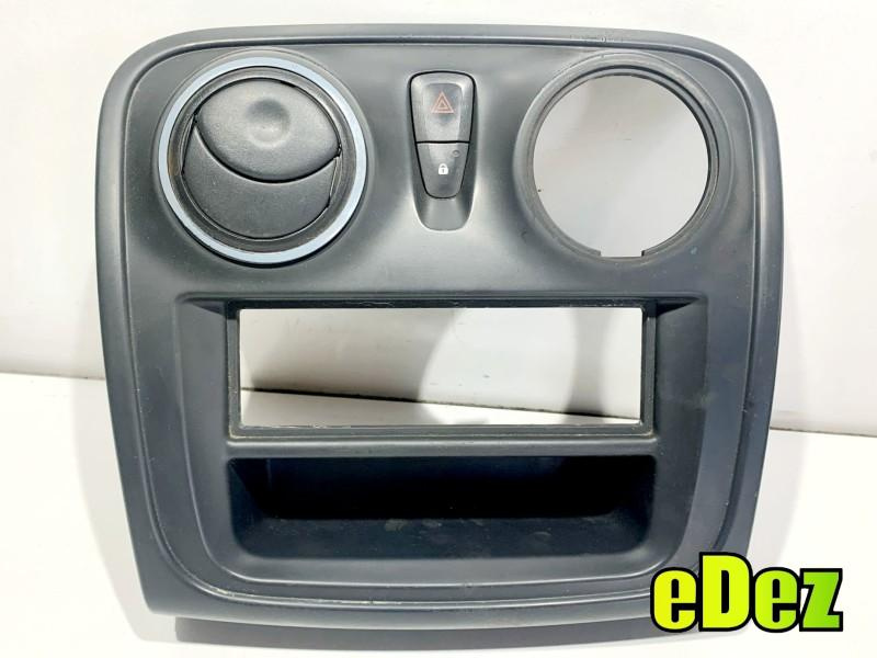 Grila ventilatie bord centrala Dacia Logan 2 (2012-2017) 682606939R