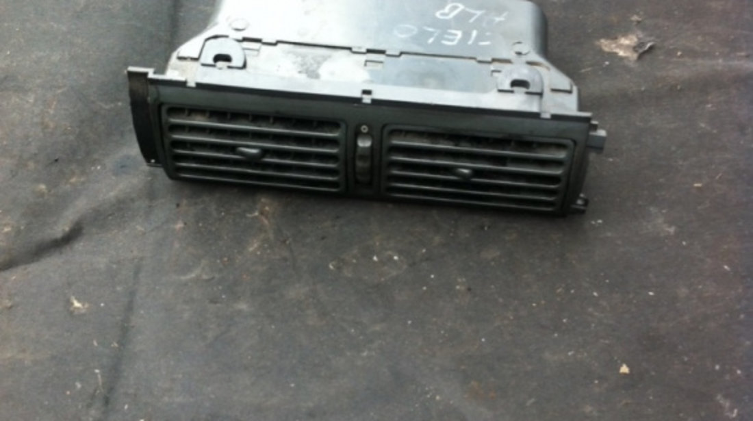 Grila ventilatie bord centrala Daewoo Cielo [1994 - 2002] Sedan 4-usi 1.5i MT (78hp) (KLETN)