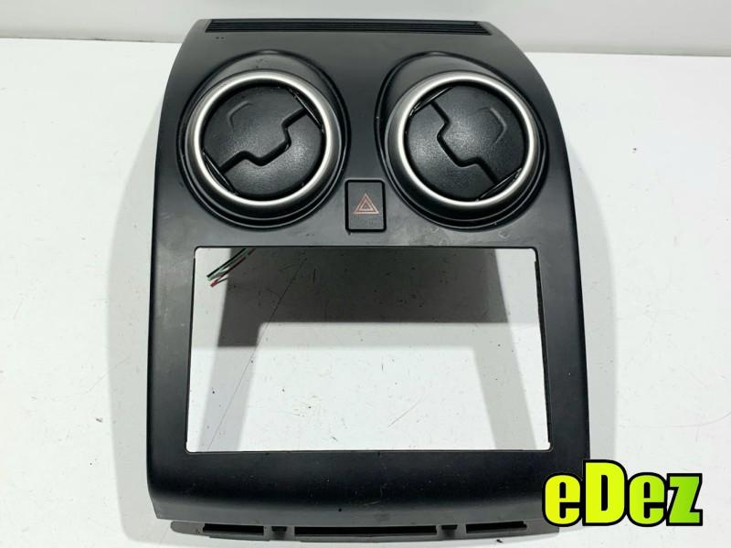 Grila ventilatie bord centrala Nissan Qashqai facelift (2010-2013) [NJ10] P10331A77100