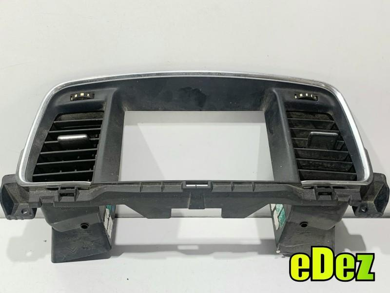 Grila ventilatie bord centrala Peugeot 508 (2010-2014) 9686457877