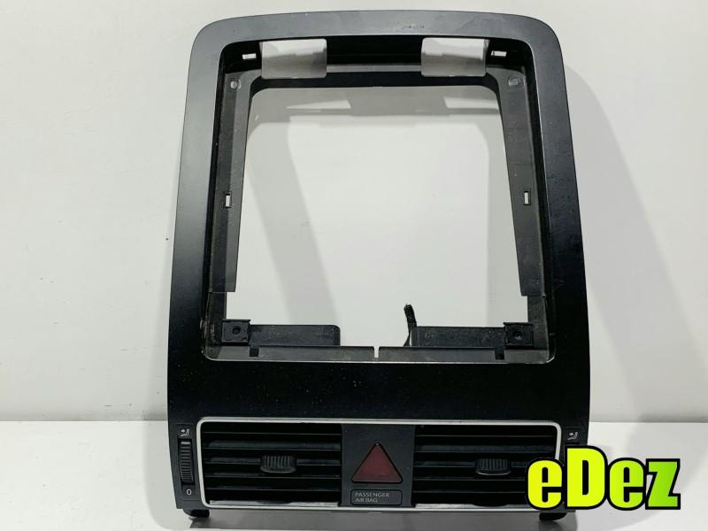 Grila ventilatie bord centrala Volkswagen Touran facelift (2010-2015) [1t3] 1T1819728G