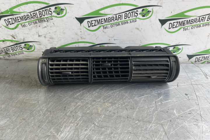 Grila ventilatie bord centru 8D0820951 / 8 D0 820 951 Audi A4 B5 [1994 - 1999] Sedan 1.6 MT (101 hp)