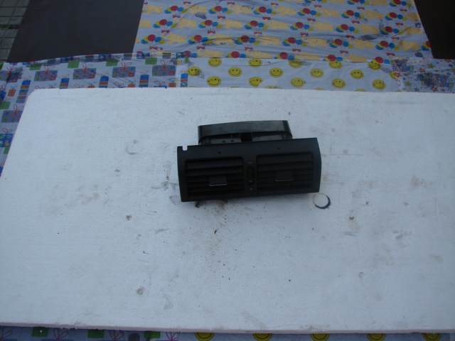 Grila ventilatie bord centru Mercedes-Benz E-Class W210/S210 [1995 - 1999] Sedan 4-usi E 220 D 5G-Tronic (95 hp) E220D 2.2D