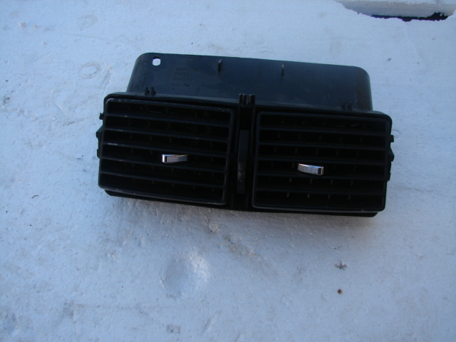 Grila ventilatie bord centru Peugeot 307 [2001 - 2005] Hatchback 5-usi 2.0 HDi MT (136 hp) (3A/C)