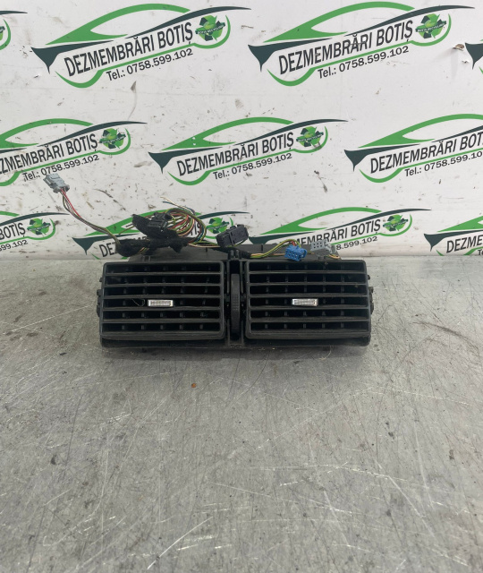 Grila ventilatie bord centru Peugeot 307 [facelift] [2005 - 2008] Hatchback 5-usi 1.6 HDi MT (110 hp)