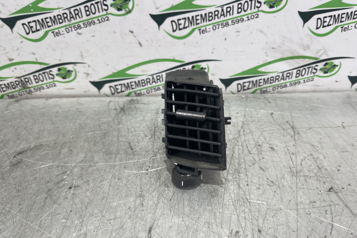 Grila ventilatie bord centru stanga 13144401 Opel Zafira B [2005 - 2010] Minivan 5-usi 1.9 CDTI MT (100 hp)