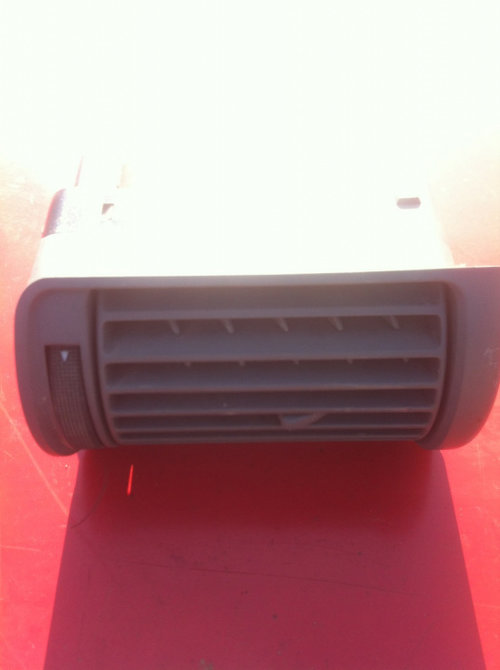 Grila ventilatie bord dreapta 8D2820901A Audi A4 B5 [facelift] [2000 - 2001] Sedan 1.9 TDI MT (90 hp...