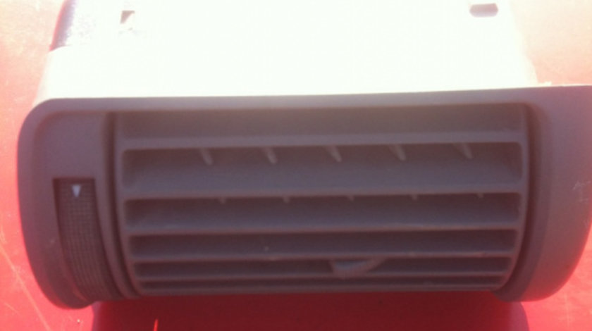 Grila ventilatie bord dreapta Audi A4 B5 [facelift] [2000 - 2001] Sedan 1.9 TDI MT (90 hp) (8D2 B5)