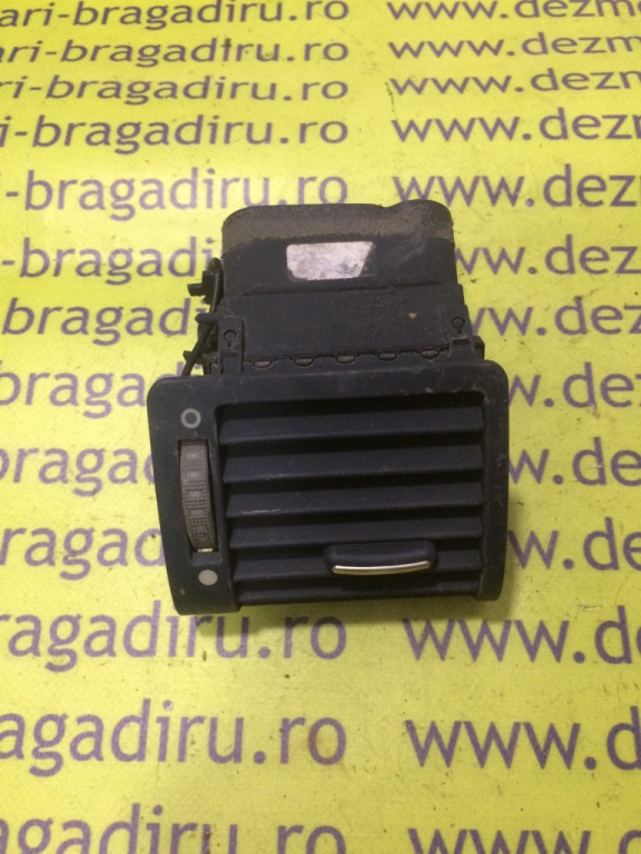 Grila ventilatie bord dreapta Audi A8 D2/4D [1994 - 1999] Sedan 4-usi 2.8 tiptronic (193 hp)