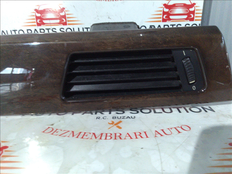 Grila ventilatie bord dreapta BMW E 90 an fabr. 2009