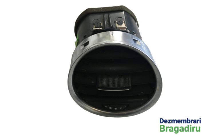 Grila ventilatie bord dreapta Cod: 3R0820902 3R0820902 Seat Exeo [2009 - 2012] Sedan 2.0 TDI MT (143 hp) Cod motor: CAGA, Cod culoare: LW7X
