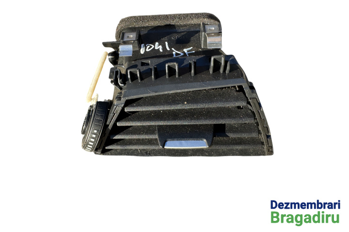 Grila ventilatie bord dreapta Cod: 9205356 9205356 BMW Seria 1 F20/F21 [2011 - 2015] Hatchback 5-usi 120d MT (184 hp) Pachet M Cod motor: N47D20C