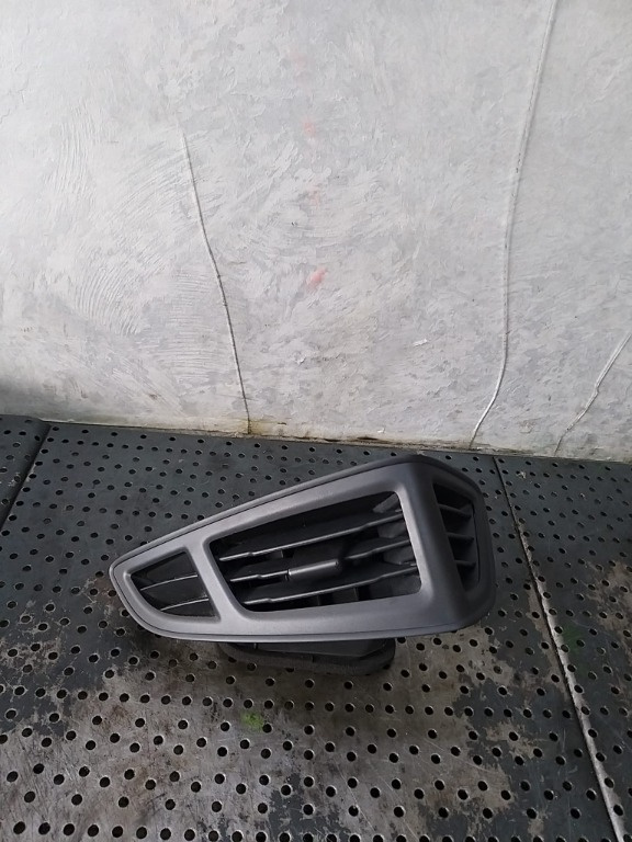 Grila ventilatie bord dreapta ford focus 3 bm51018b08