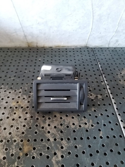Grila ventilatie bord dreapta ford kuga 1 3m51r018b08afw