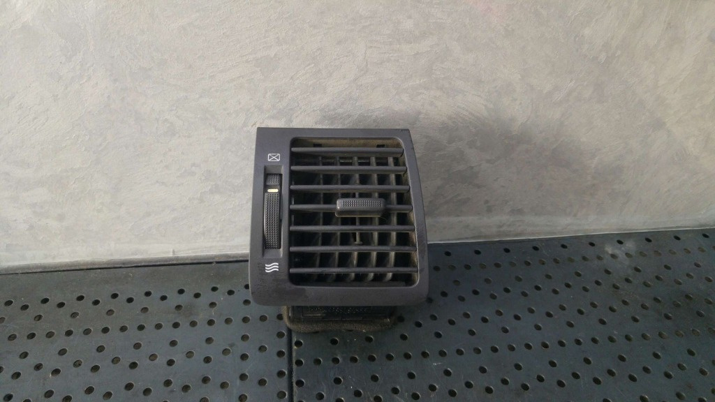 Grila ventilatie bord dreapta kia sorento 1 jc 974903e000