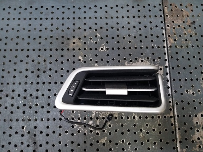 Grila ventilatie bord dreapta maserati ghibli m157 6700190610